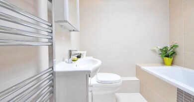 mała łazienka w środku